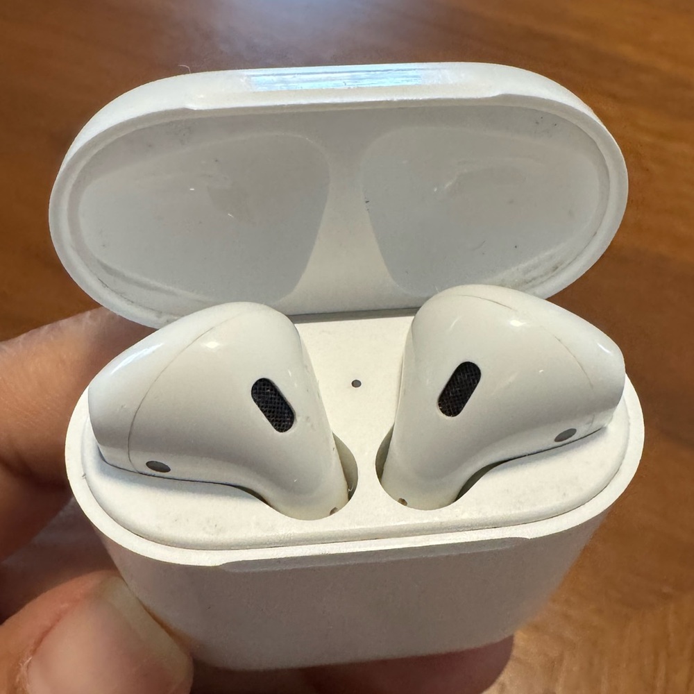 Apple White Wireless AirPods